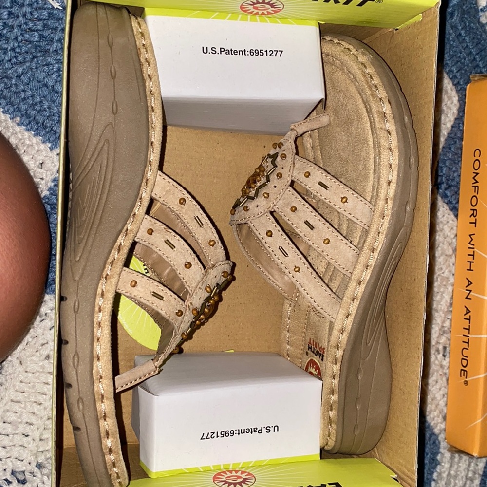 NWT Women’s sandals